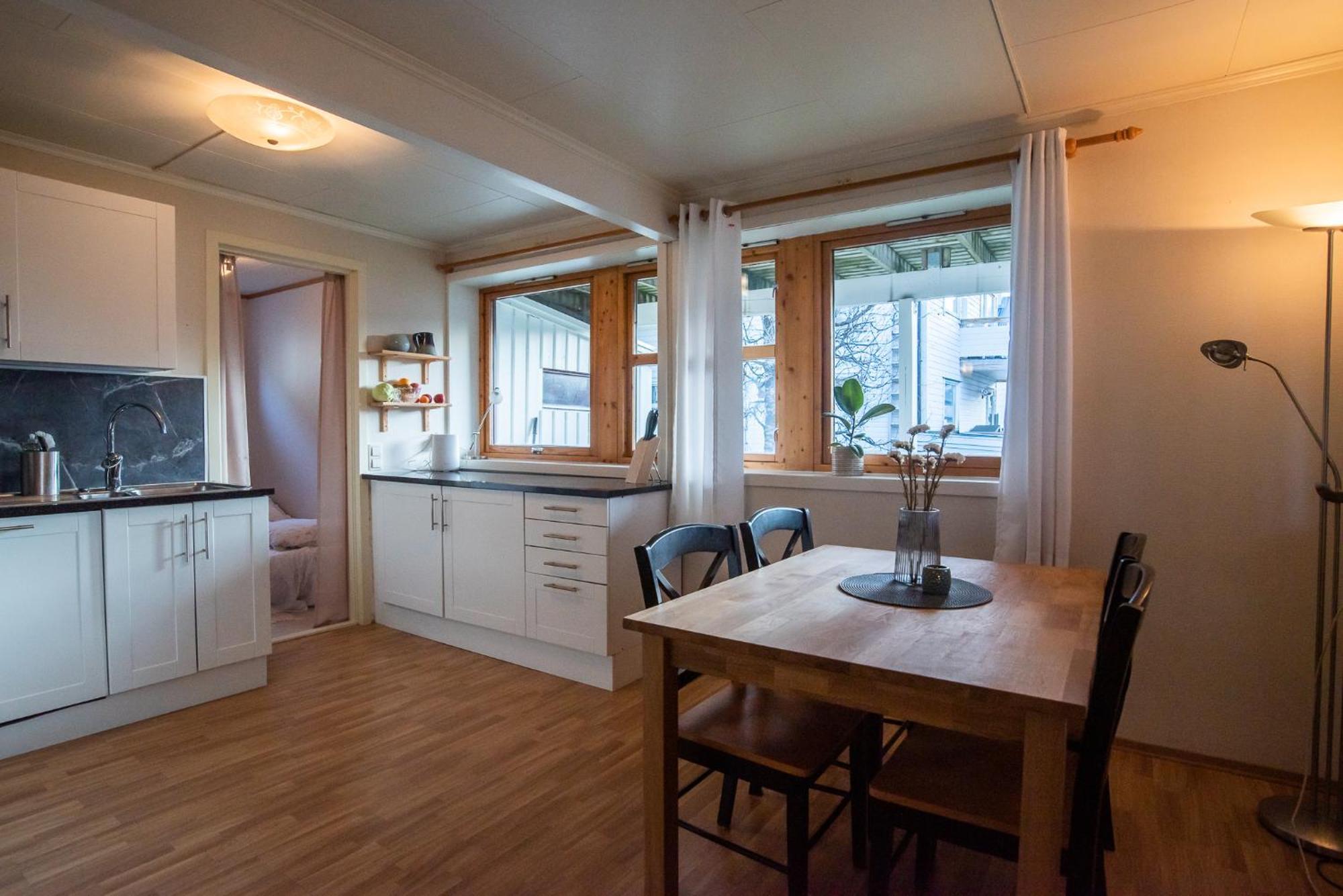 Cozy And Central Among Locals Tromso Exterior photo